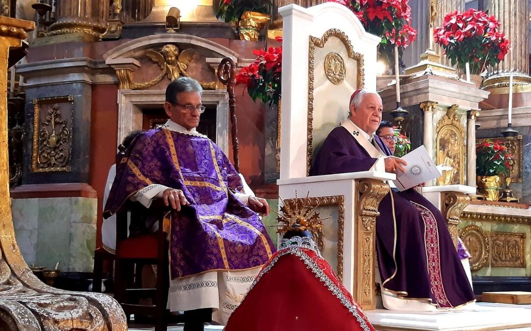 Arzobispo de Puebla Enciende Vela de Adviento, Simbolizando la Paz y Recordando a Joseline