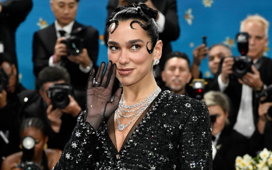 Dua Lipa Brilla en Sus Clases de Español y Canta ‘Oye, mi amor’ con Fher de Maná