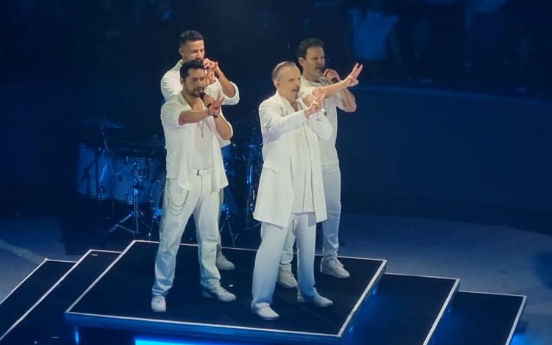 Miguel Bosé Brilla en Monterrey con un Concierto Íntimo y Éxitos Musicales