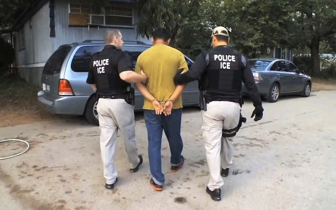 Jueza Federal Ordena la Restauración de Audiencias de Fianza para Inmigrantes Detenidos en EE.UU.