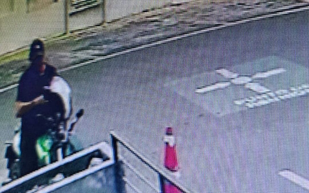 Robo de Motocicleta en Colonia Anzures: Delincuente Captado por Cámaras de Seguridad