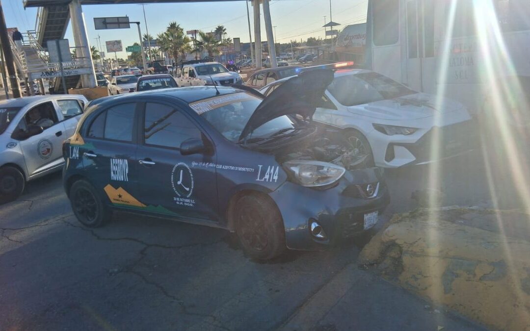 Accidente Automovilístico en Gómez Palacio: Conductor Huyó Tras Impactar Contra el Camellón Central