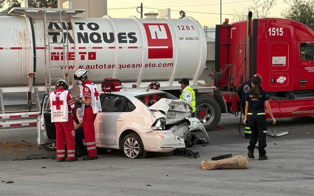 Conductor Ebrio Choca Contra Pipa en la Avenida Félix U. Gómez: Un Llamado a la Seguridad Vial en Monterrey