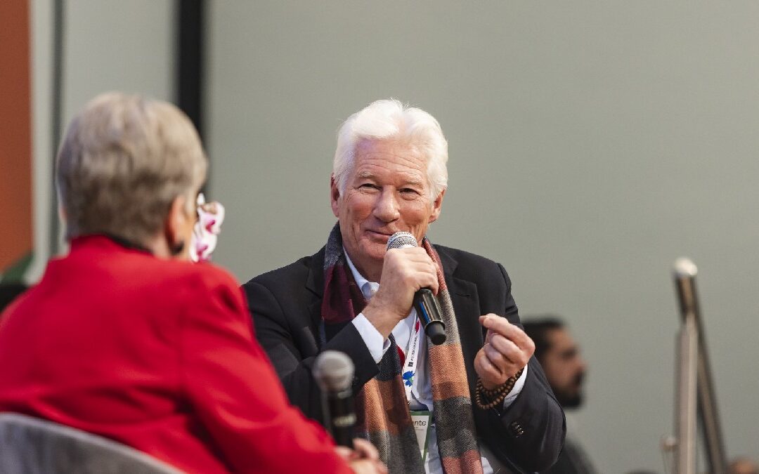 Tensión en la FIL Guadalajara: Alicia Bárcena y Richard Gere enfrentan abucheos por Claudia Sheinbaum