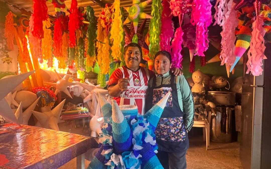 La tradición piñatera: La familia Ruiz preserva el arte de hacer piñatas con creatividad